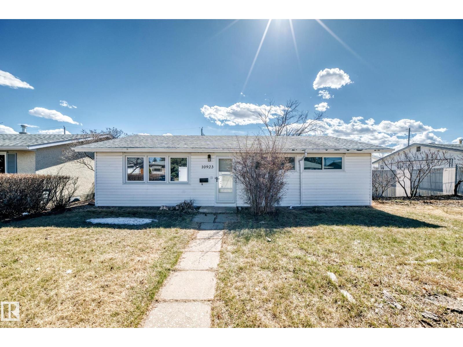 10923 136 AV NW, edmonton, Alberta