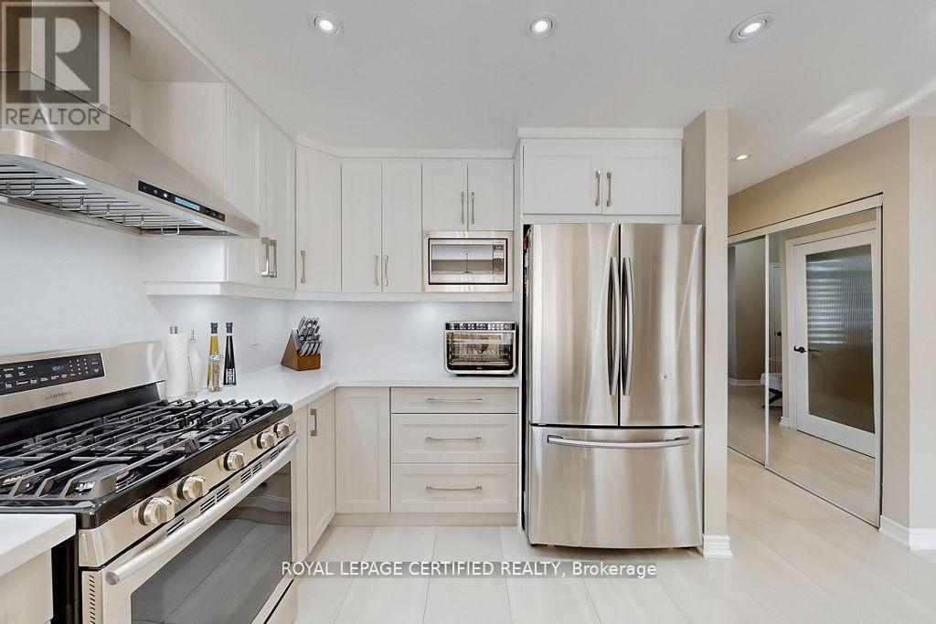 3898 Parkgate Drive, Mississauga, Ontario  L5N 7B4 - Photo 17 - W12964462