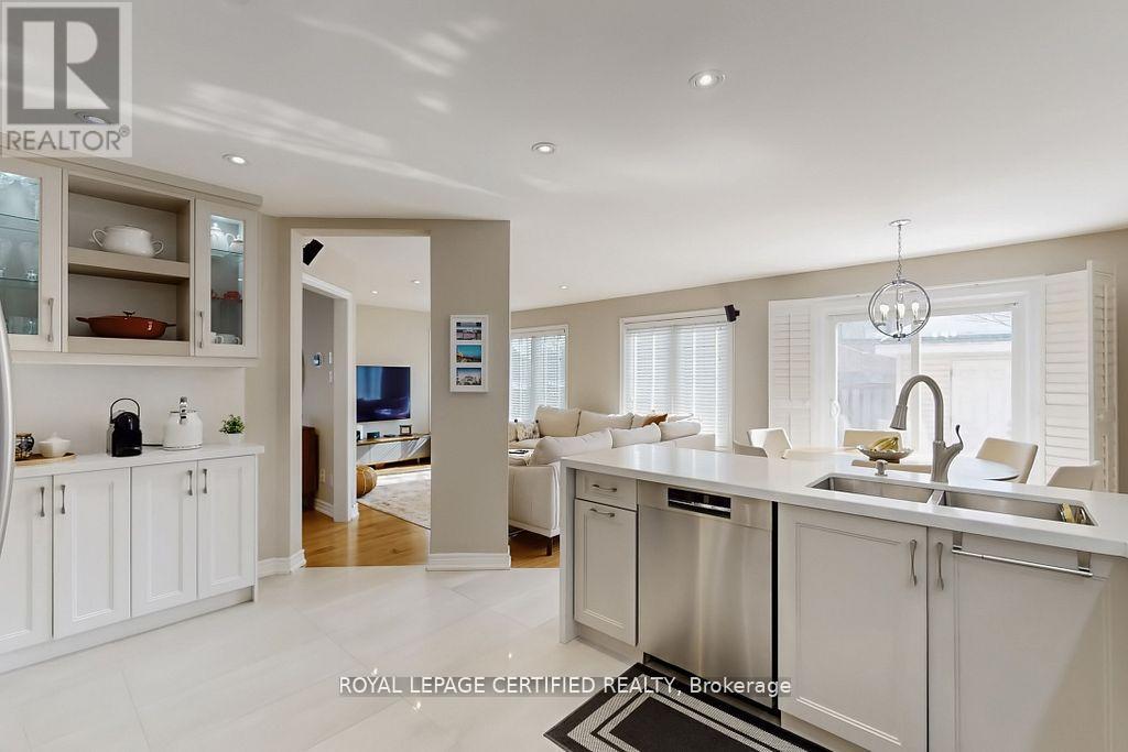 3898 Parkgate Drive, Mississauga, Ontario  L5N 7B4 - Photo 19 - W12964462