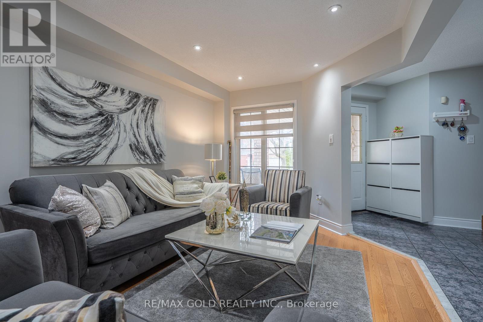 135 Cordgrass Crescent, Brampton, Ontario  L6R 1Z8 - Photo 4 - W13026020