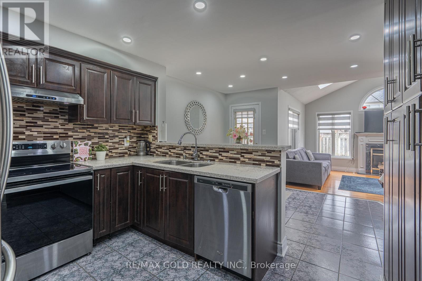 135 Cordgrass Crescent, Brampton, Ontario  L6R 1Z8 - Photo 9 - W13026020