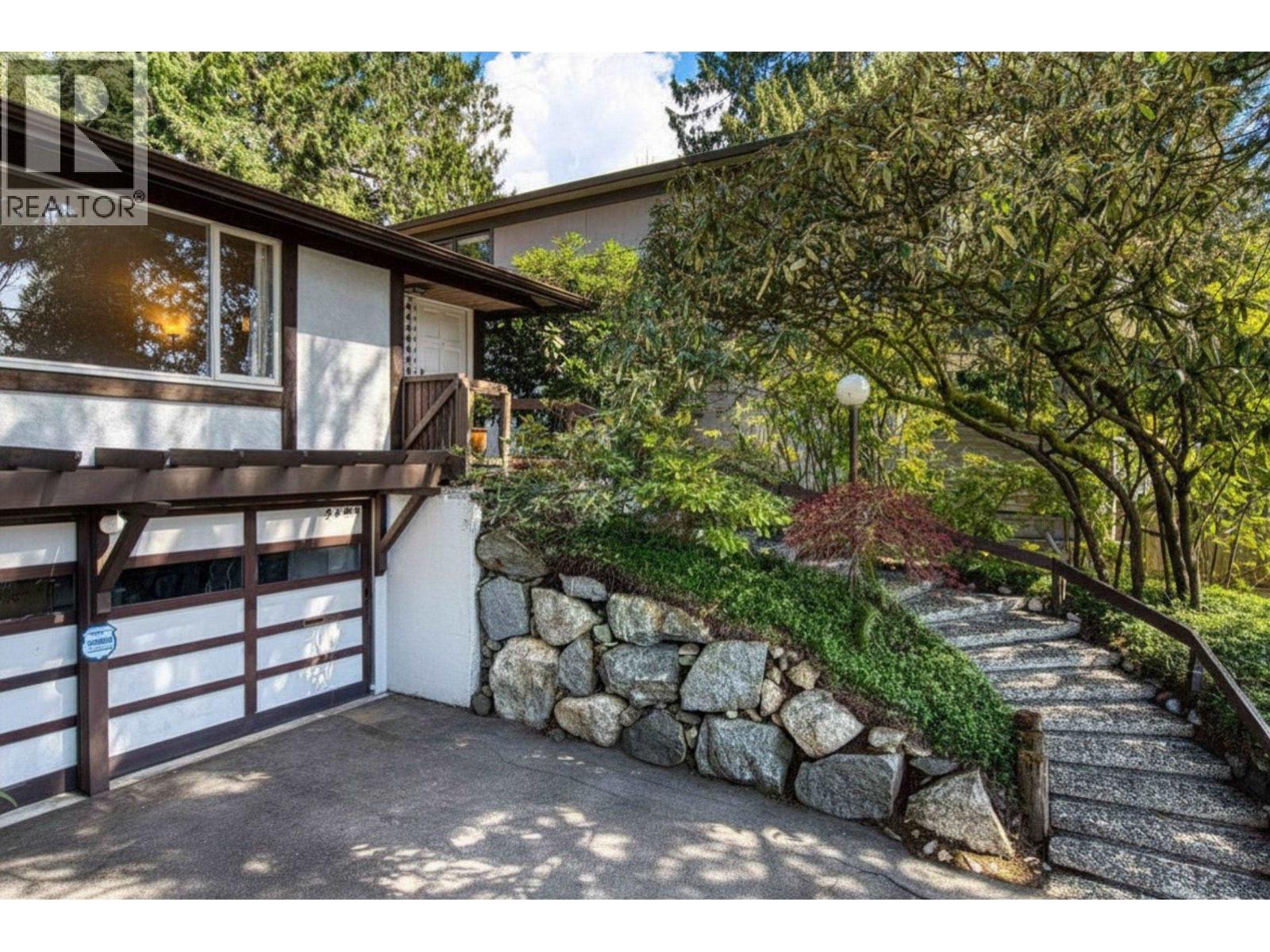 2493 Haywood Avenue, West Vancouver, British Columbia  V7V 1Y2 - Photo 2 - R3112678