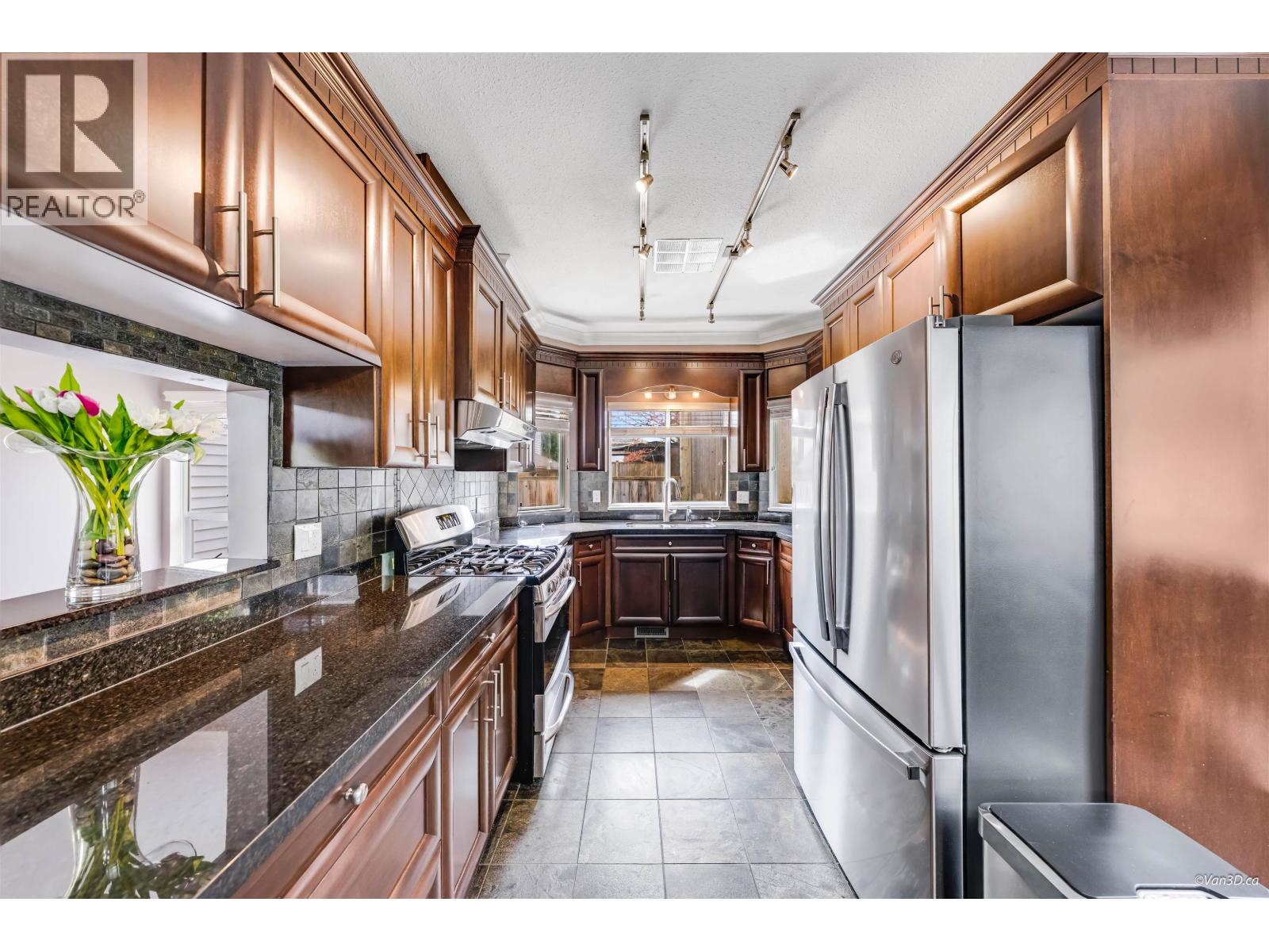 532 Riverview Crescent, Coquitlam, British Columbia  V3C 5A7 - Photo 11 - R3114288