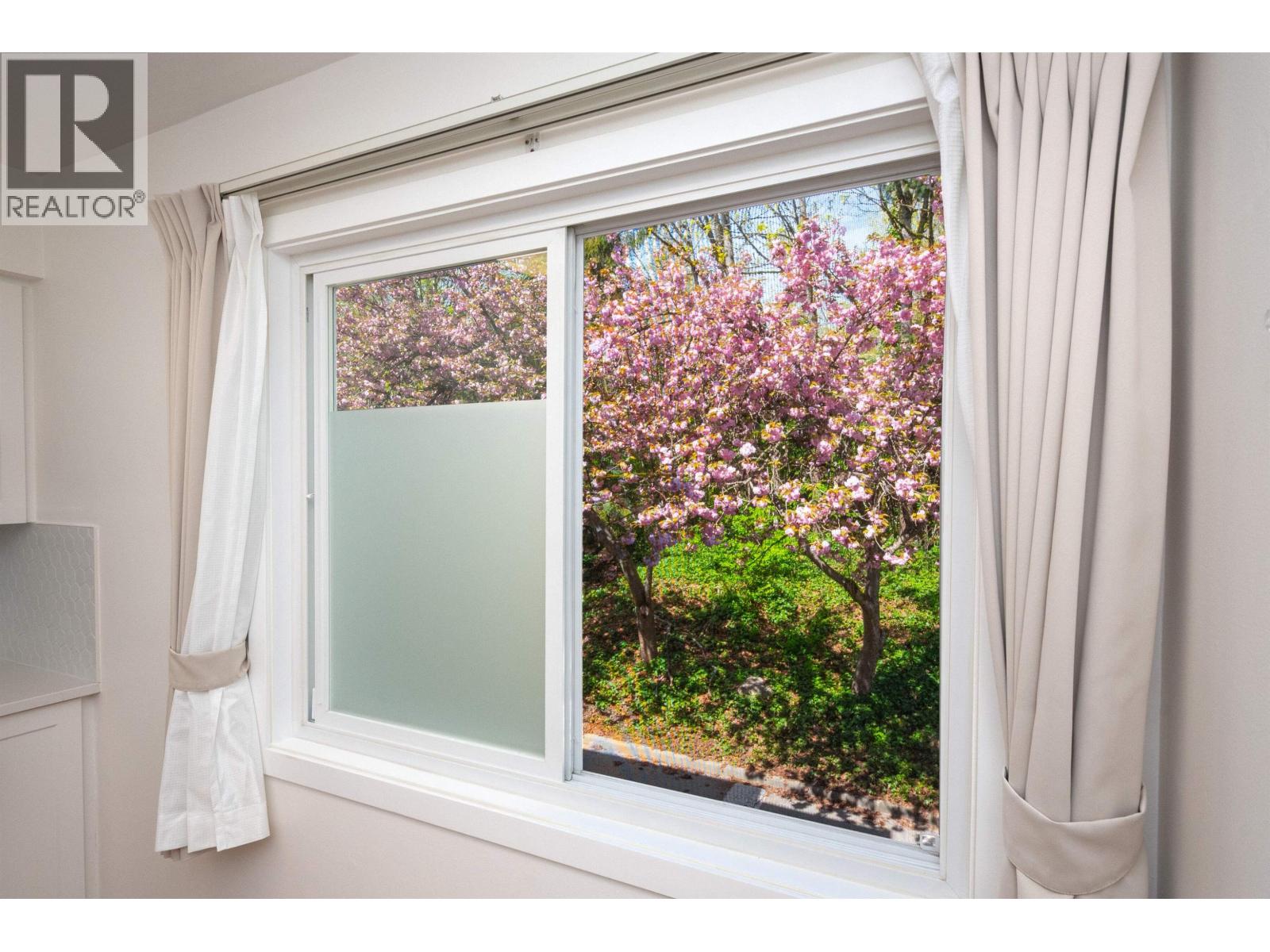 8328 Aspenwood Place, Burnaby, British Columbia  V5A 3V3 - Photo 17 - R3114373