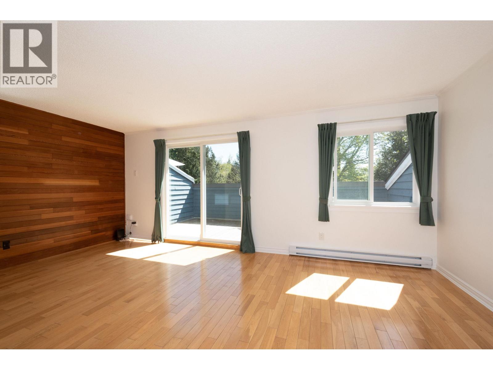 8328 Aspenwood Place, Burnaby, British Columbia  V5A 3V3 - Photo 4 - R3114373