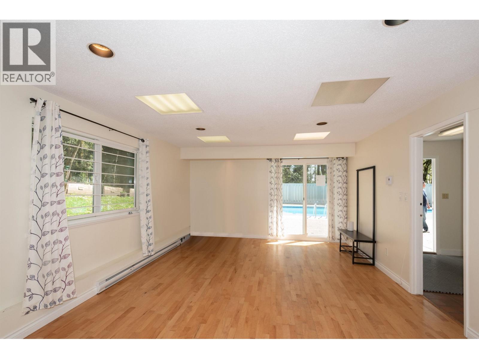 8328 Aspenwood Place, Burnaby, British Columbia  V5A 3V3 - Photo 34 - R3114373