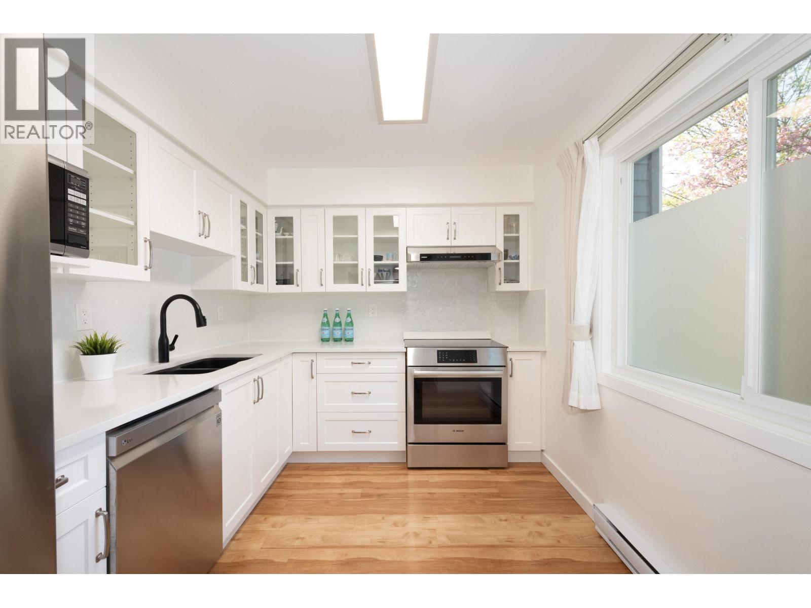 8328 Aspenwood Place, Burnaby, British Columbia  V5A 3V3 - Photo 13 - R3114373