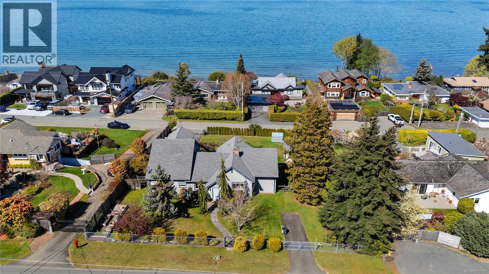 315 Crescent Rd W, Qualicum Beach, British Columbia  V9K 1J7 - Photo 2 - 1032983