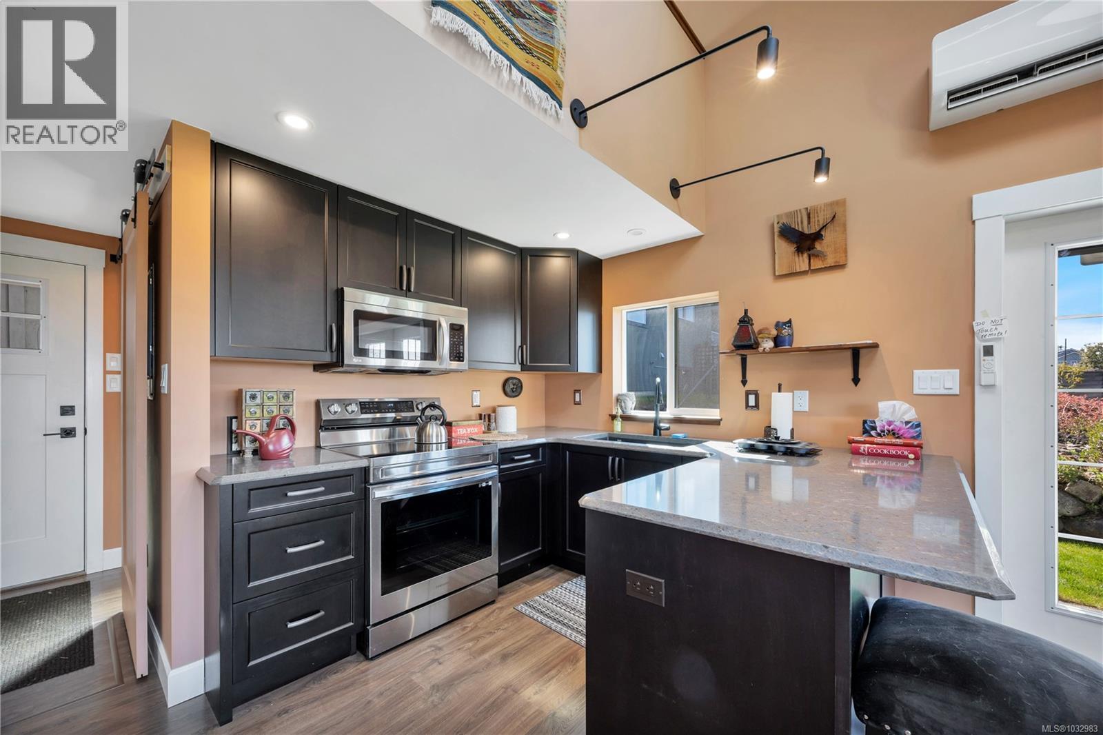 315 Crescent Rd W, Qualicum Beach, British Columbia  V9K 1J7 - Photo 4 - 1032983