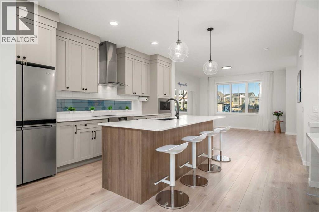 93 Treeline Avenue SW, Calgary, Alberta  T2Y 0R9 - Photo 2 - A2281248