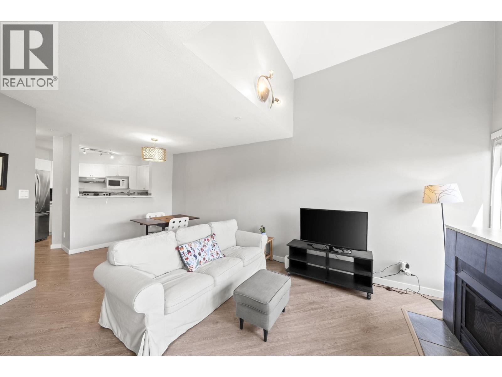 303 2429 Hawthorne Avenue, Port Coquitlam, British Columbia  V3C 6G6 - Photo 4 - R3114386