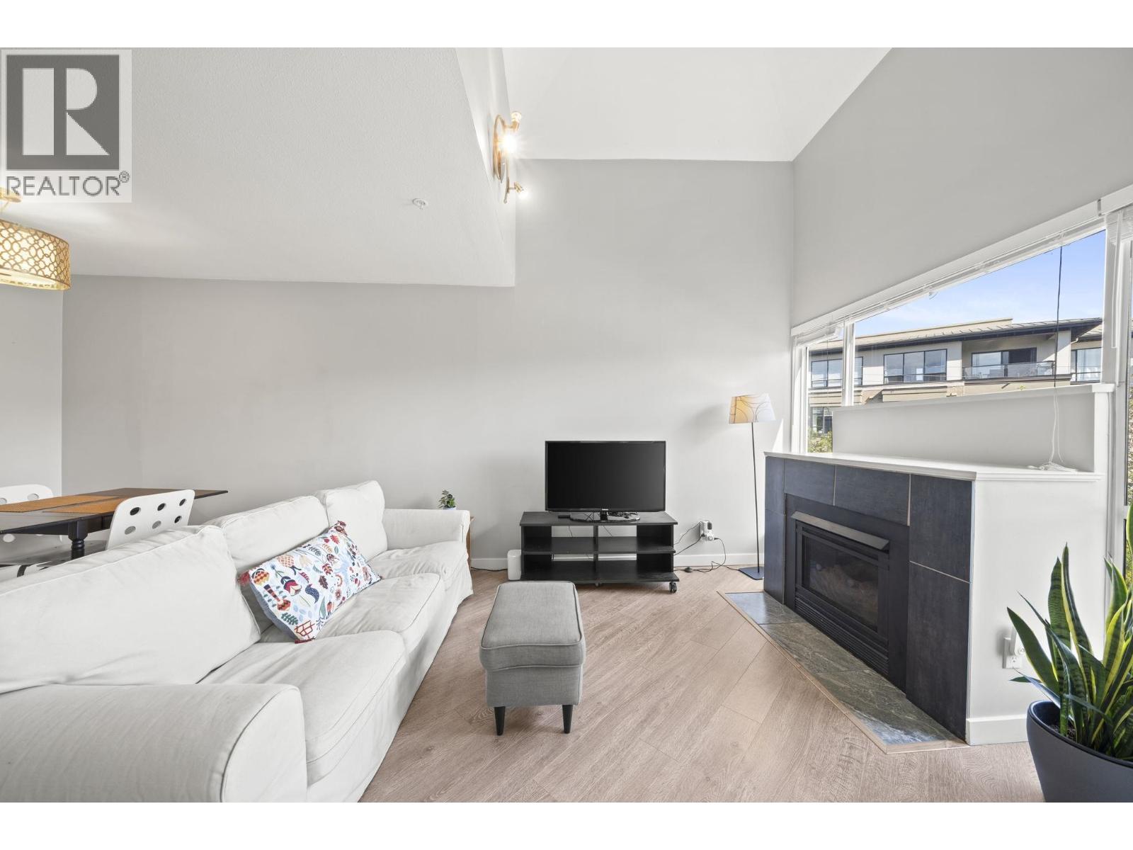 303 2429 Hawthorne Avenue, Port Coquitlam, British Columbia  V3C 6G6 - Photo 5 - R3114386