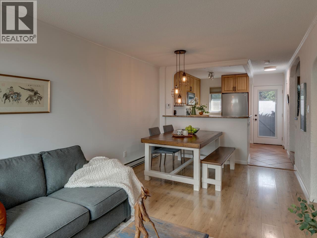 160 W 12th Street, North Vancouver, British Columbia  V7M 1N3 - Photo 10 - R3114408