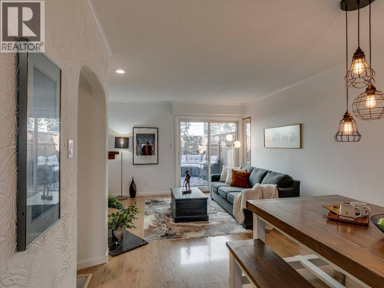 160 W 12th Street, North Vancouver, British Columbia  V7M 1N3 - Photo 13 - R3114408