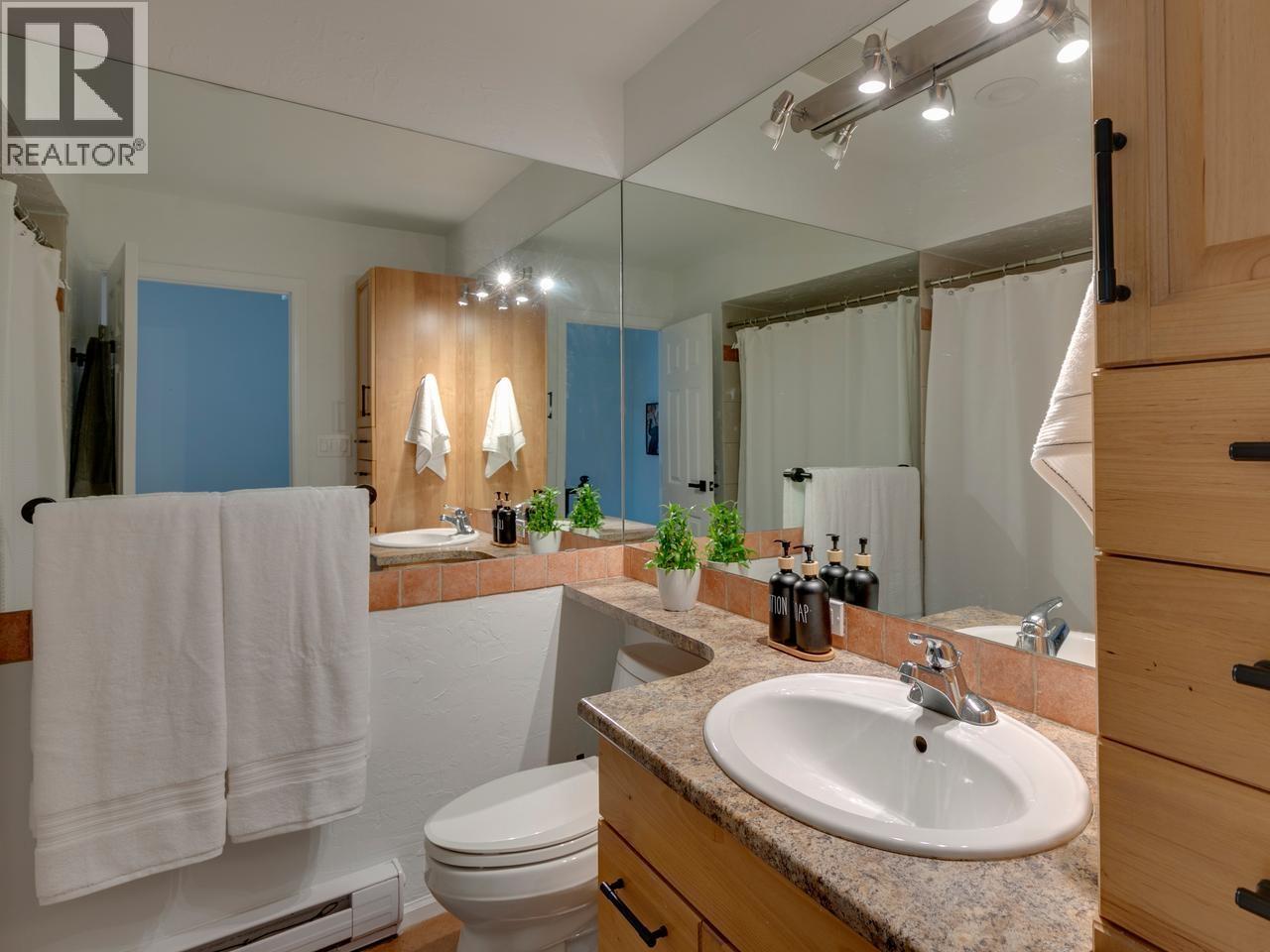 160 W 12th Street, North Vancouver, British Columbia  V7M 1N3 - Photo 22 - R3114408