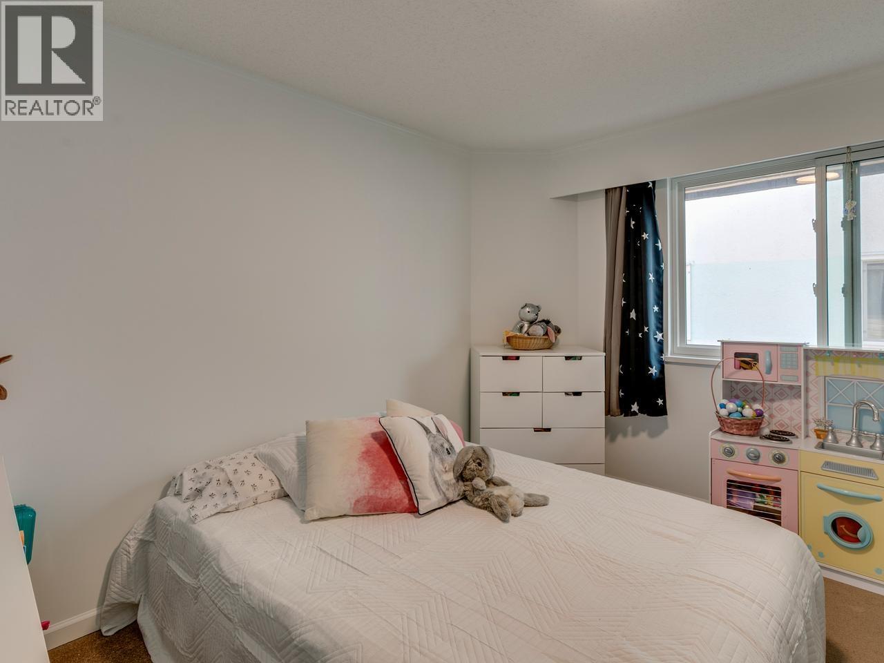 160 W 12th Street, North Vancouver, British Columbia  V7M 1N3 - Photo 25 - R3114408