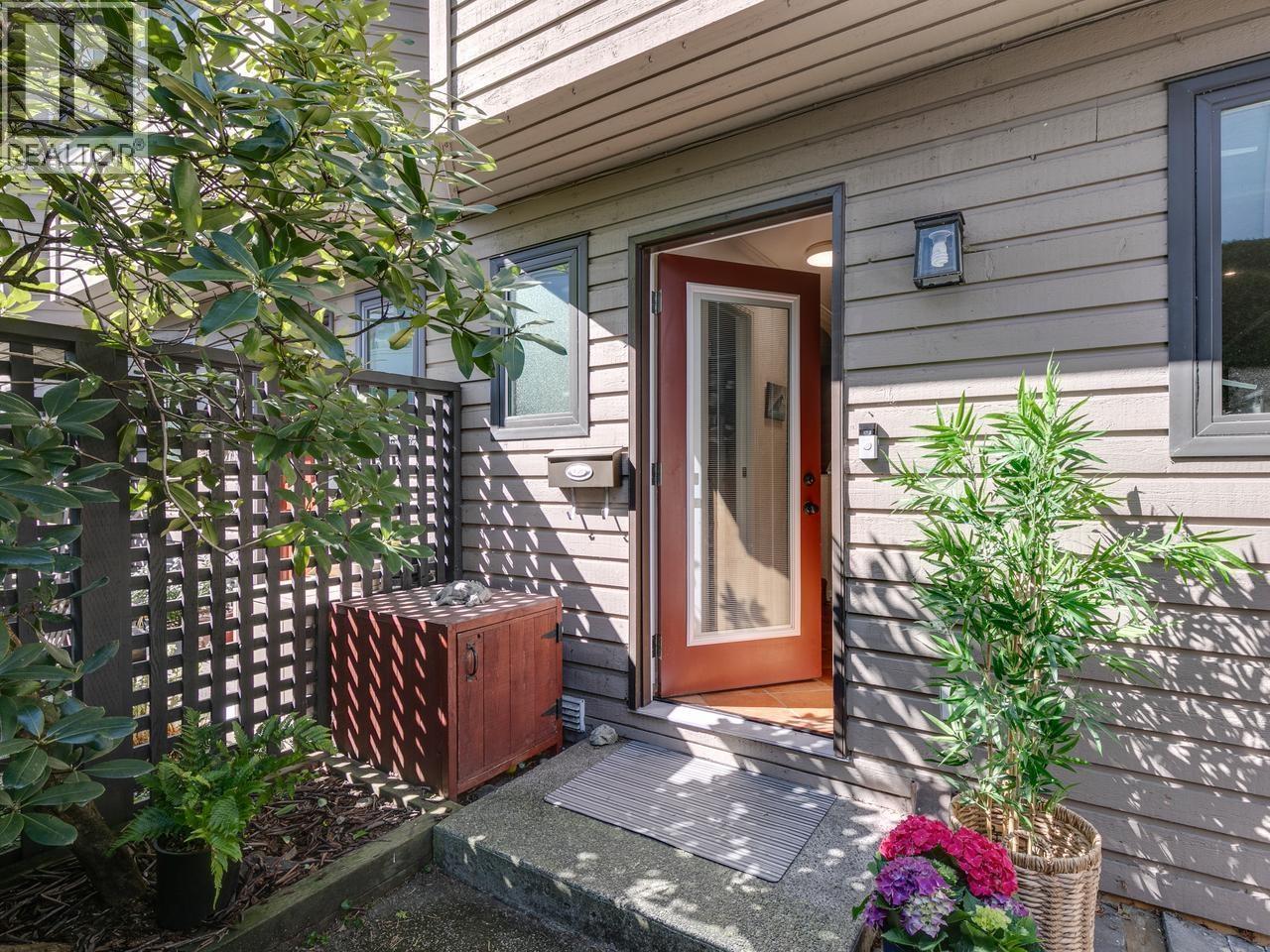 160 W 12th Street, North Vancouver, British Columbia  V7M 1N3 - Photo 30 - R3114408