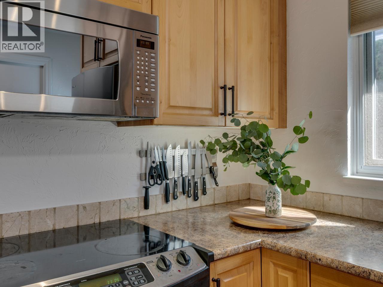 160 W 12th Street, North Vancouver, British Columbia  V7M 1N3 - Photo 5 - R3114408