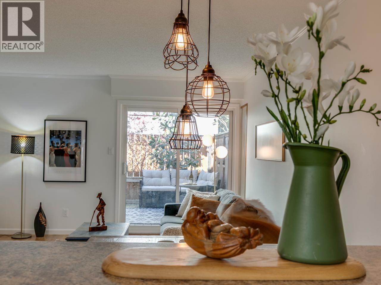 160 W 12th Street, North Vancouver, British Columbia  V7M 1N3 - Photo 7 - R3114408