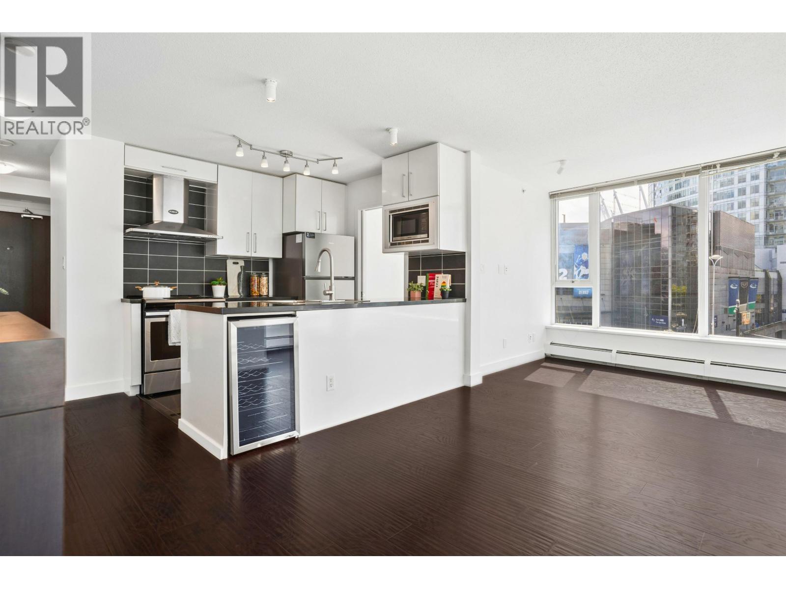 689 Abbott Street, Vancouver, British Columbia  V6B 0J2 - Photo 3 - R3114418