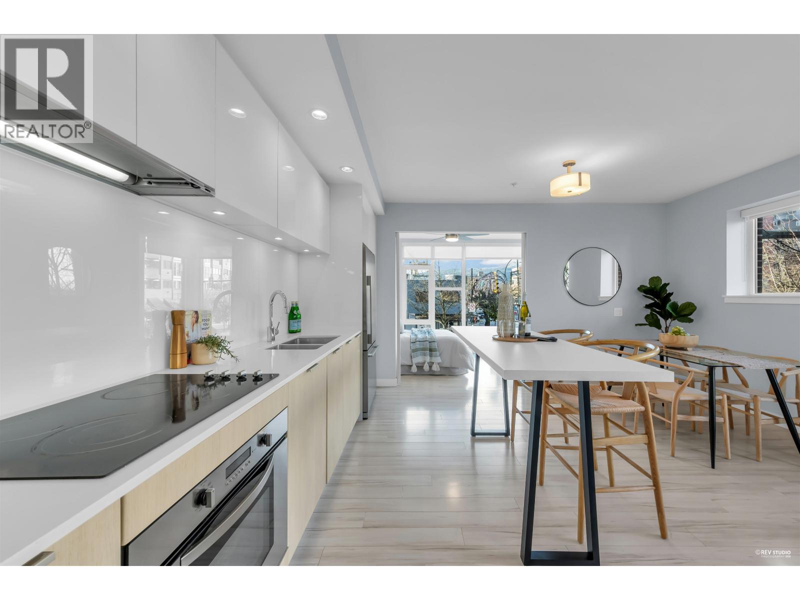 207 111 E 3rd Street, North Vancouver, British Columbia  V7L 0C6 - Photo 11 - R3114421