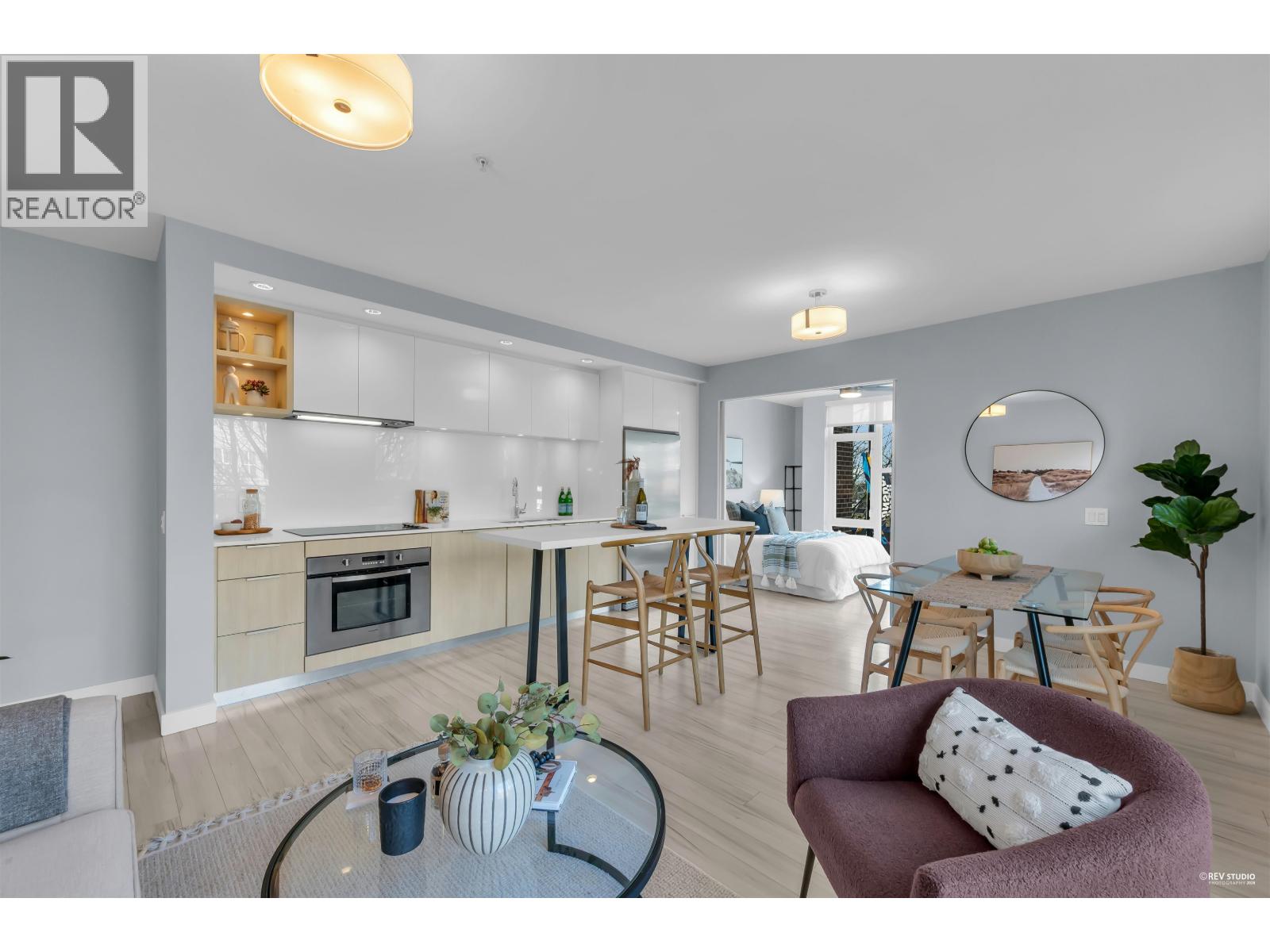 207 111 E 3rd Street, North Vancouver, British Columbia  V7L 0C6 - Photo 3 - R3114421