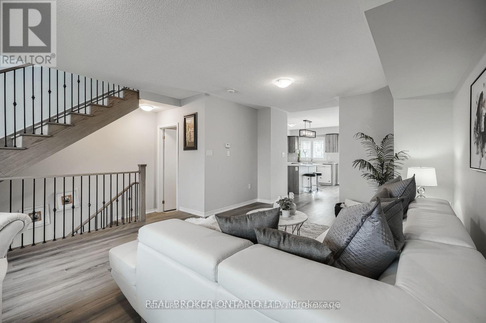 18 Jerome Way, Clarington, Ontario  L1C 3K2 - Photo 7 - E13027922