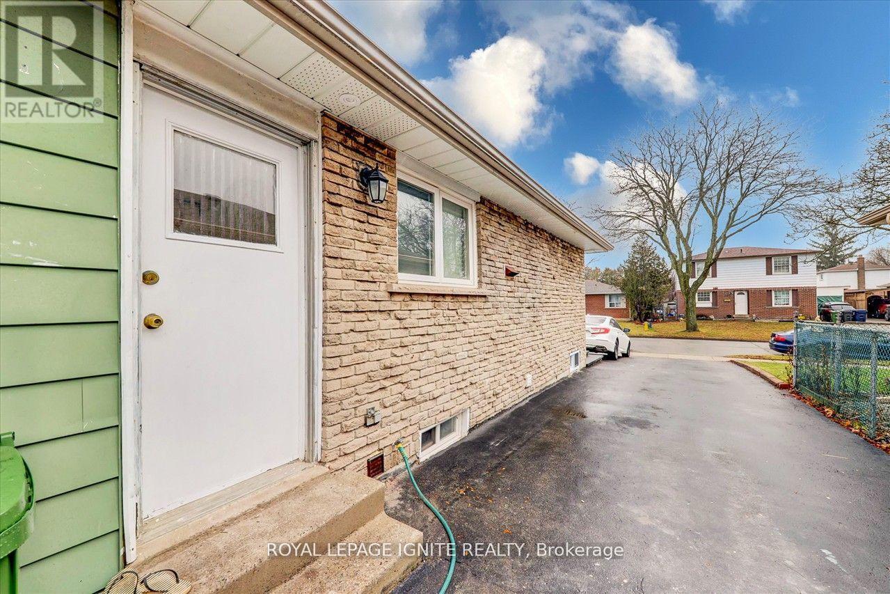 Bsmt - 38 Loradeen Crescent, Toronto, Ontario  M1B 1T8 - Photo 3 - E13027934