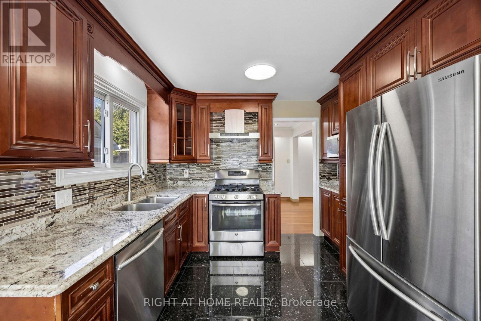 46 Tidefall Drive, Toronto, Ontario  M1W 1J2 - Photo 13 - E13027936