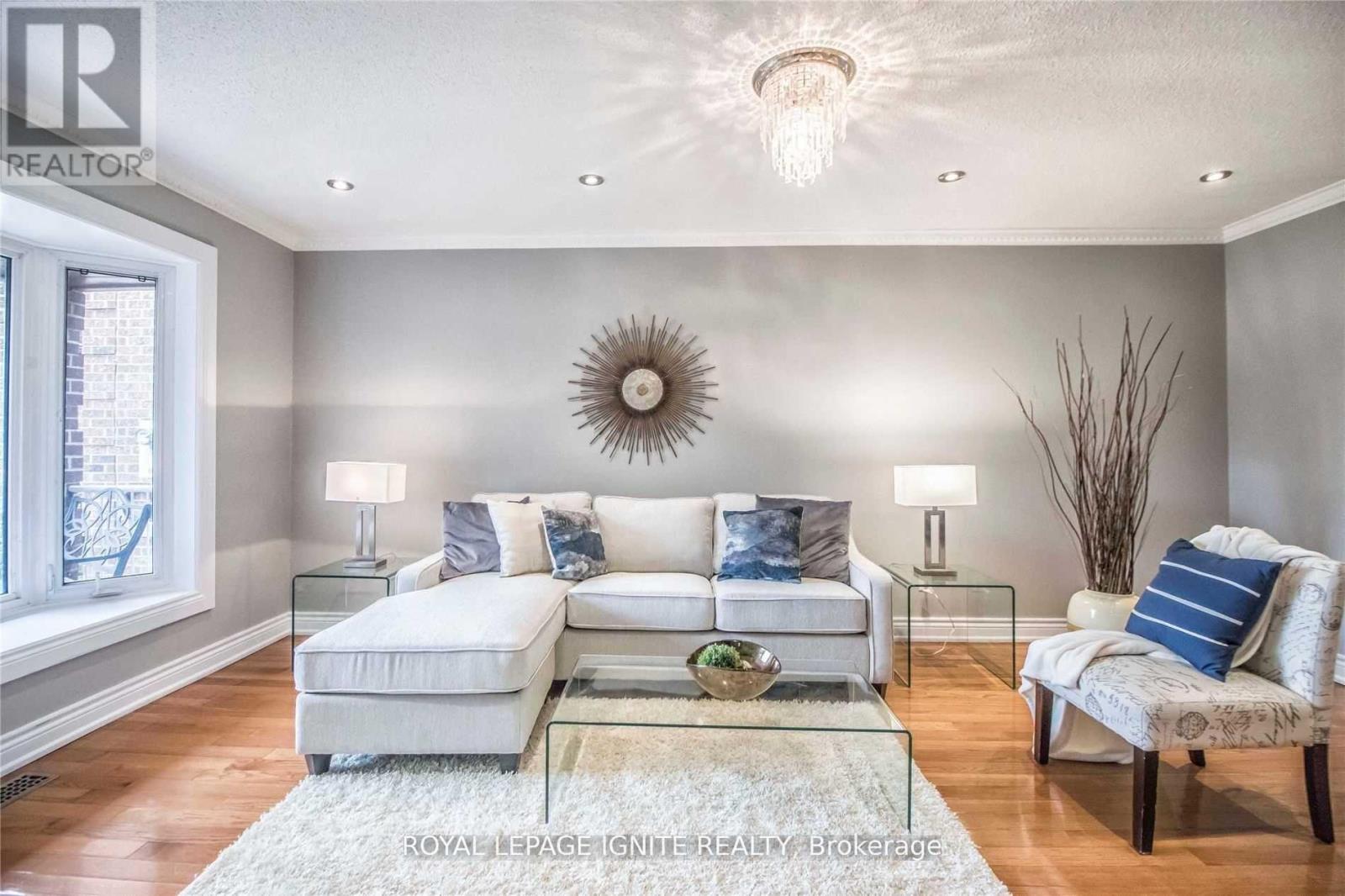 11 Carisbrooke Square, Toronto (Malvern), Ontario  M1B 4M2 - Photo 2 - E13027944