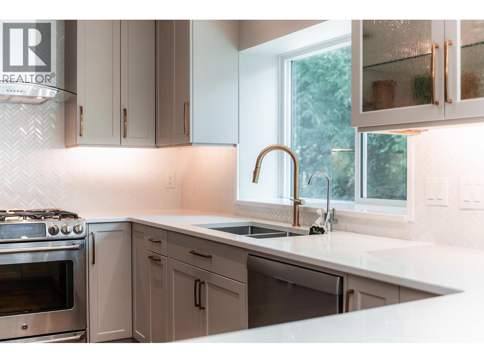 1381 Oxford Street, Coquitlam, British Columbia  V3E 3G5 - Photo 5 - R3114406