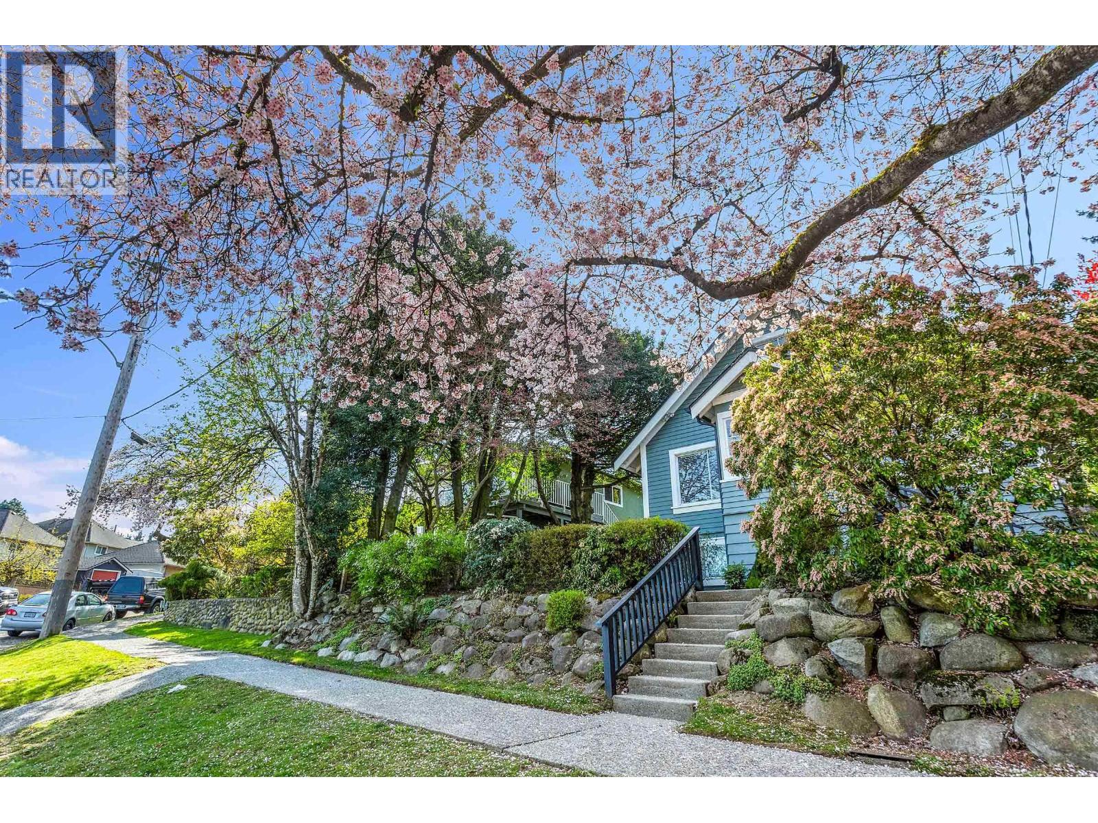 505 Garfield Street, New Westminster, British Columbia  V3L 4A6 - Photo 2 - R3114427