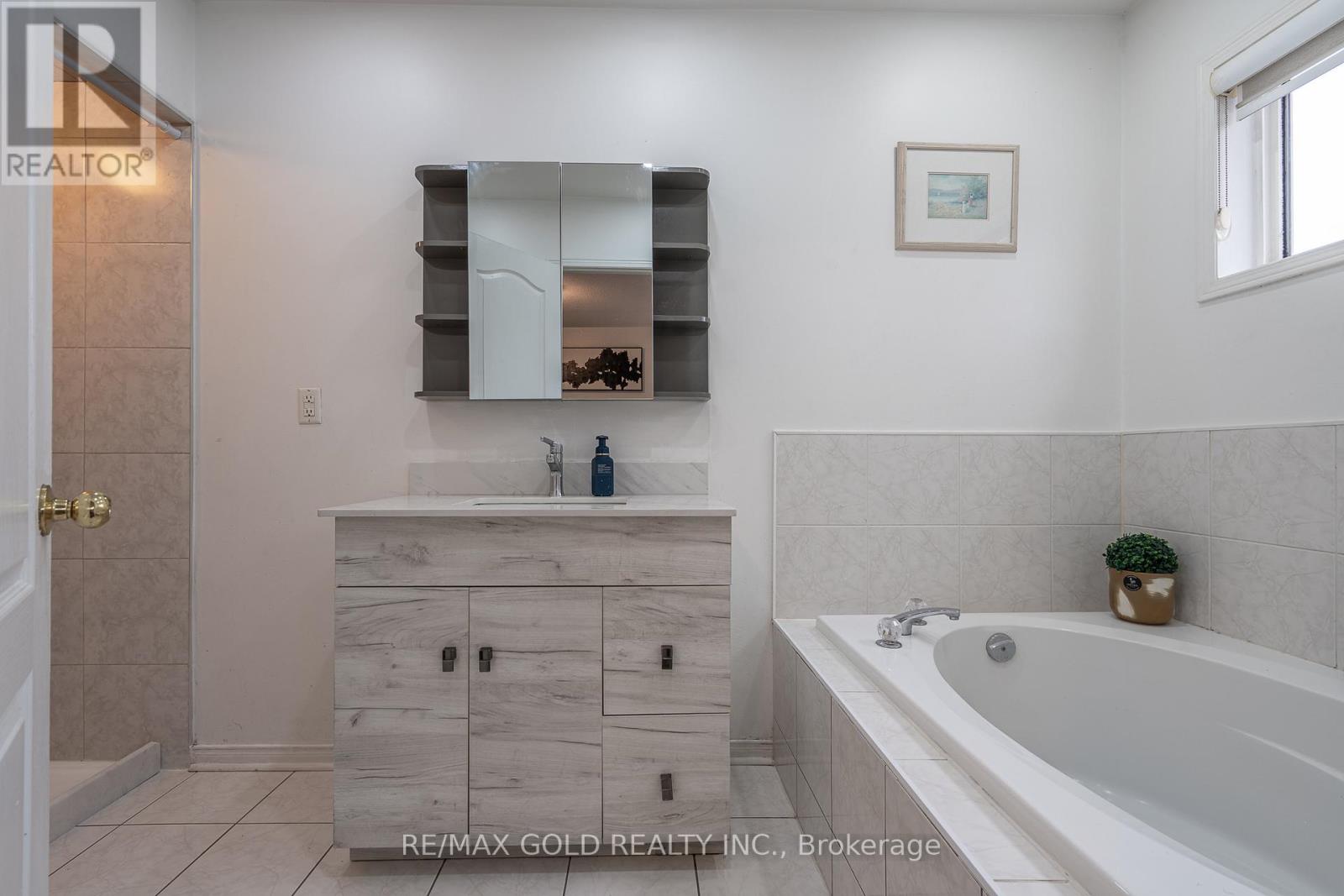 102 Bunchberry Way, Brampton, Ontario  L6R 2E8 - Photo 16 - W13006348