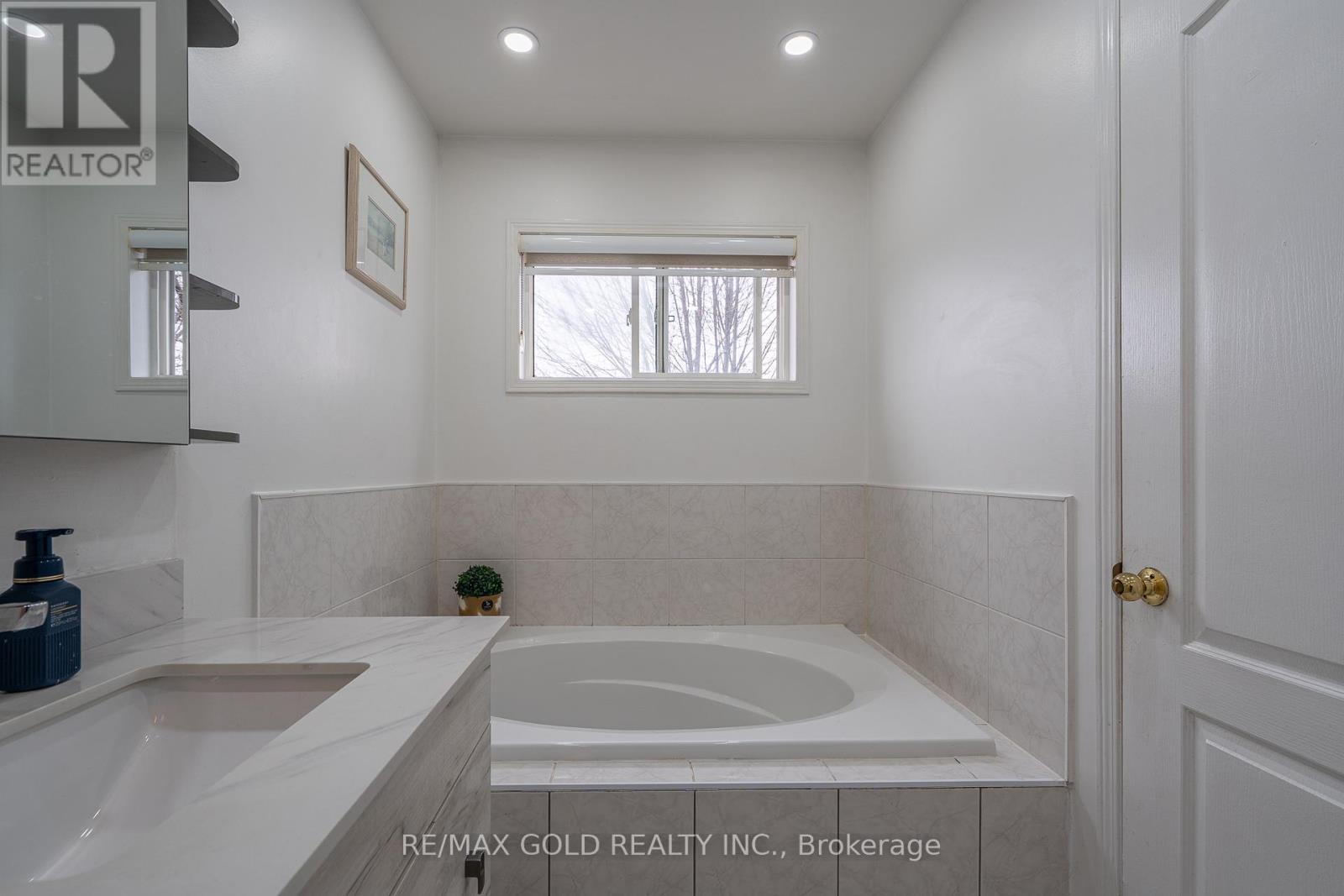 102 Bunchberry Way, Brampton, Ontario  L6R 2E8 - Photo 17 - W13006348