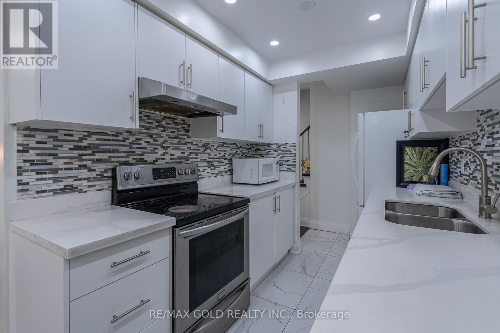 102 Bunchberry Way, Brampton, Ontario  L6R 2E8 - Photo 8 - W13006348