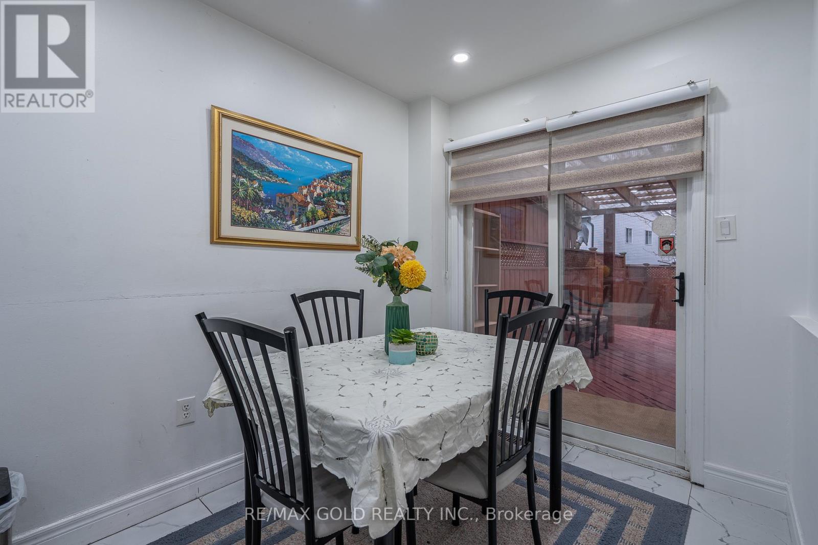 102 Bunchberry Way, Brampton, Ontario  L6R 2E8 - Photo 4 - W13006348