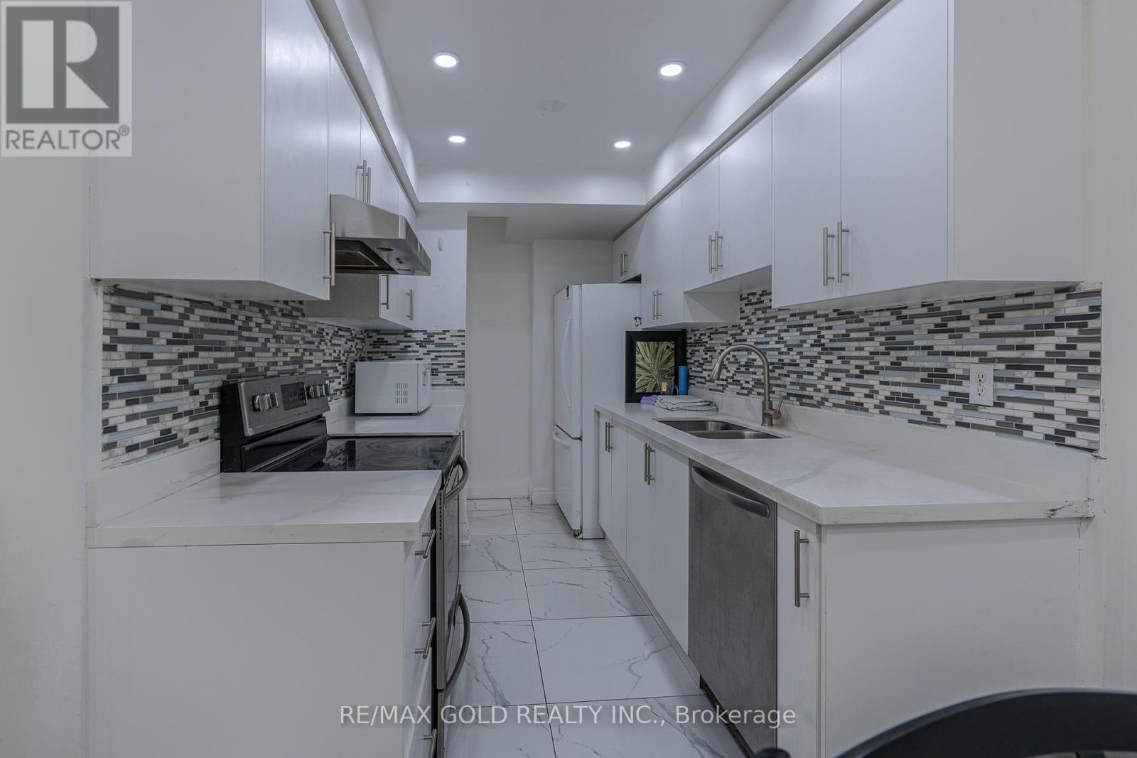 102 Bunchberry Way, Brampton, Ontario  L6R 2E8 - Photo 6 - W13006348