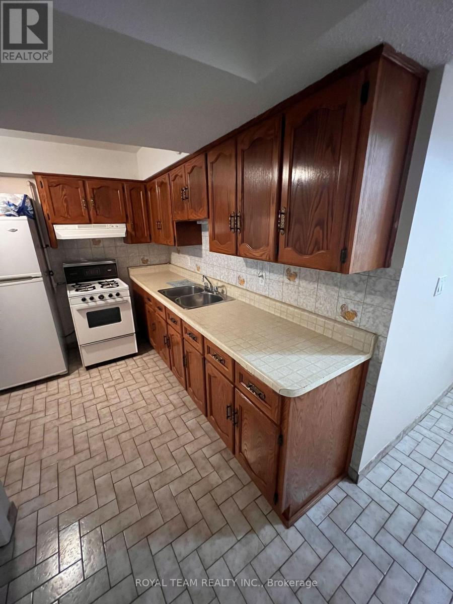 28 Oakmount Crescent, Vaughan (Glen Shields), Ontario  L4K 2C3 - Photo 6 - N13027930