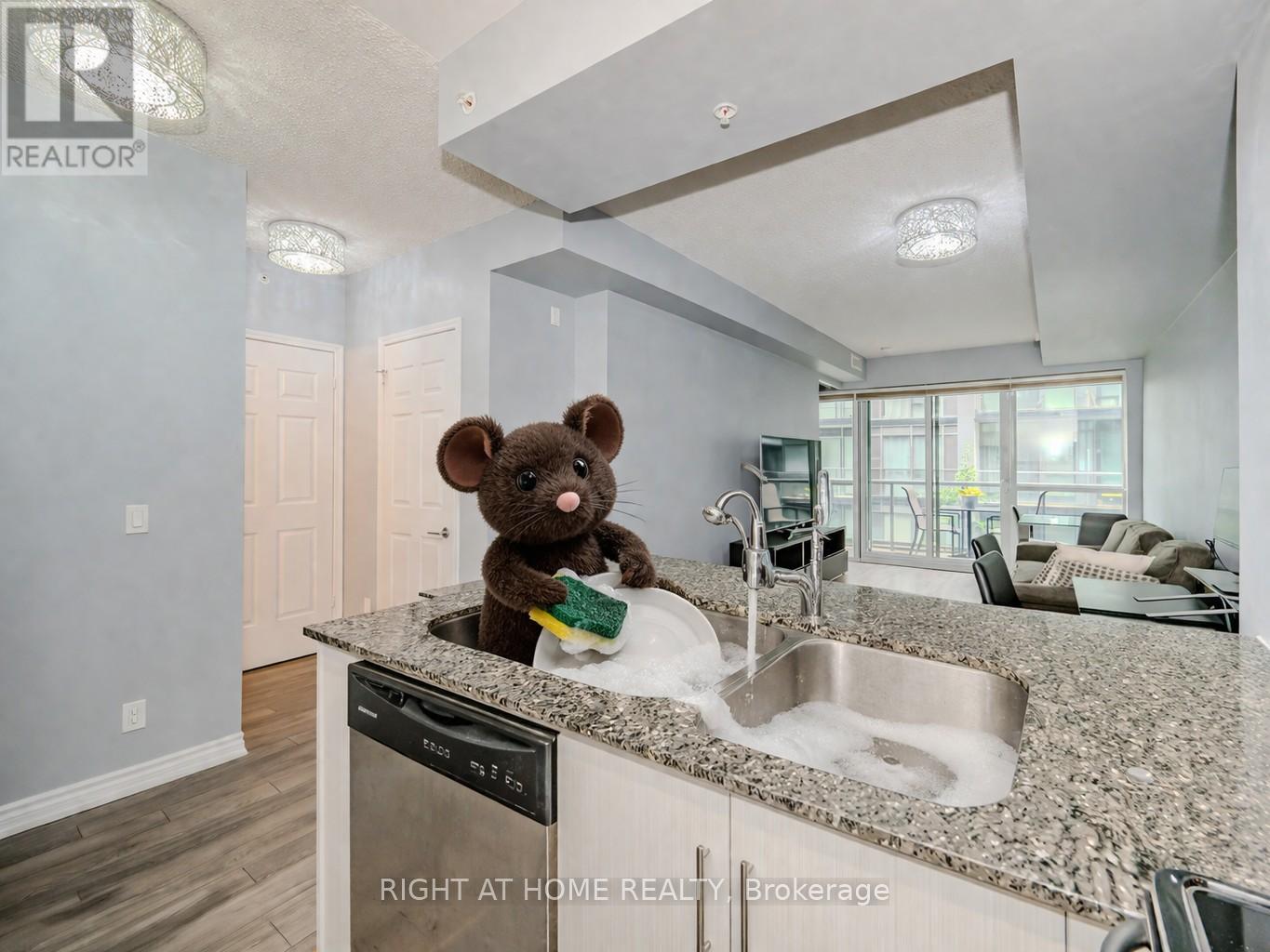 917 - 15 James Finlay Way, Toronto (Downsview-Roding-Cfb), Ontario  M3M 0B3 - Photo 7 - W13027940