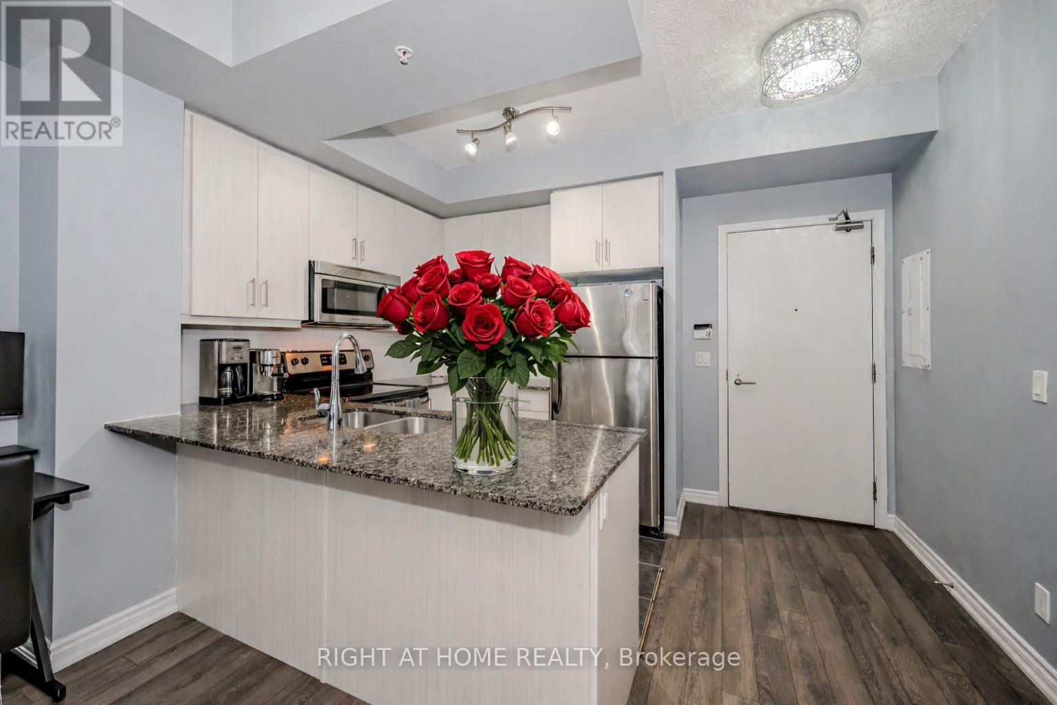 917 - 15 James Finlay Way, Toronto (Downsview-Roding-Cfb), Ontario  M3M 0B3 - Photo 8 - W13027940