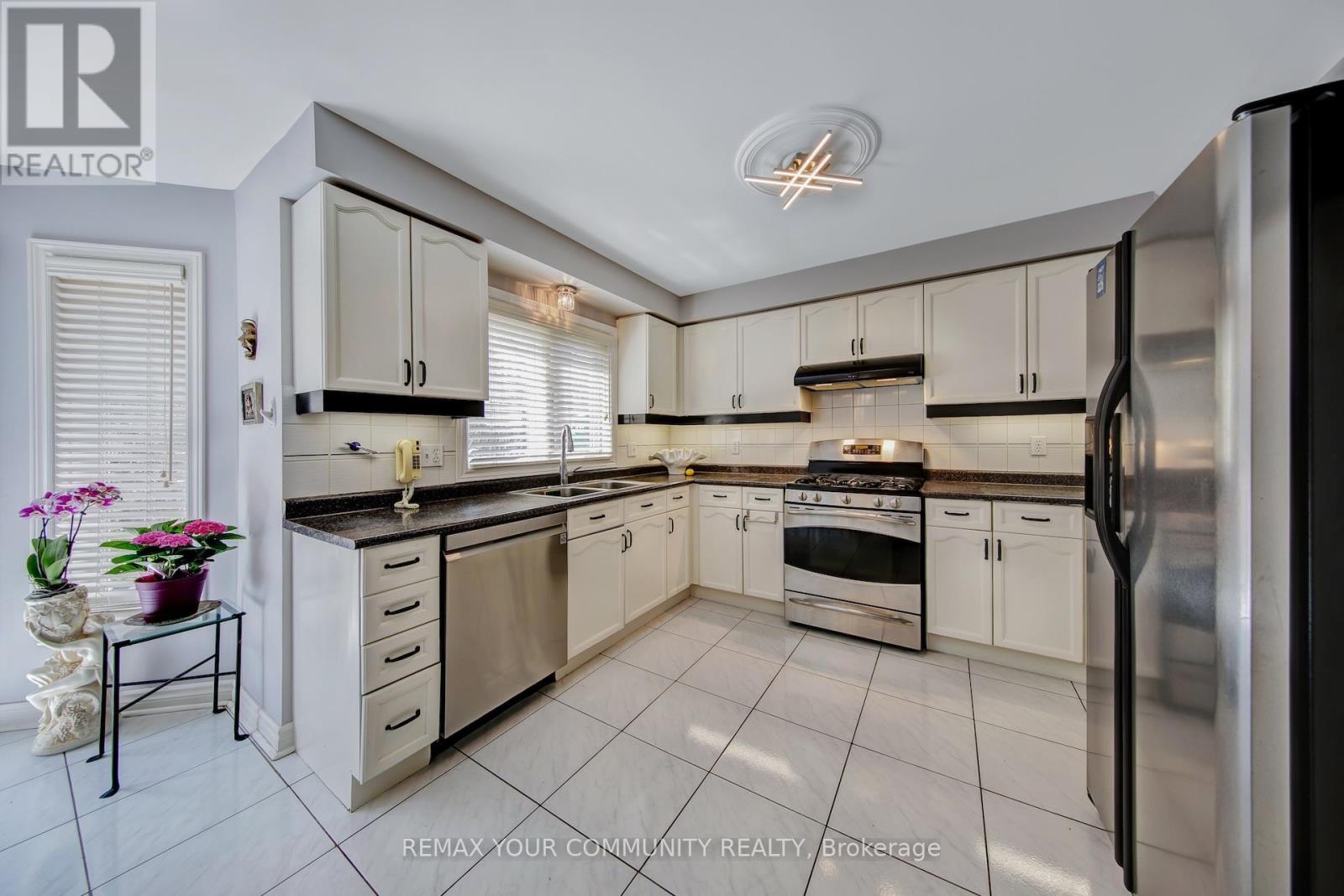 34 Leicester Road, Richmond Hill, Ontario  L4B 3V5 - Photo 11 - N13027764