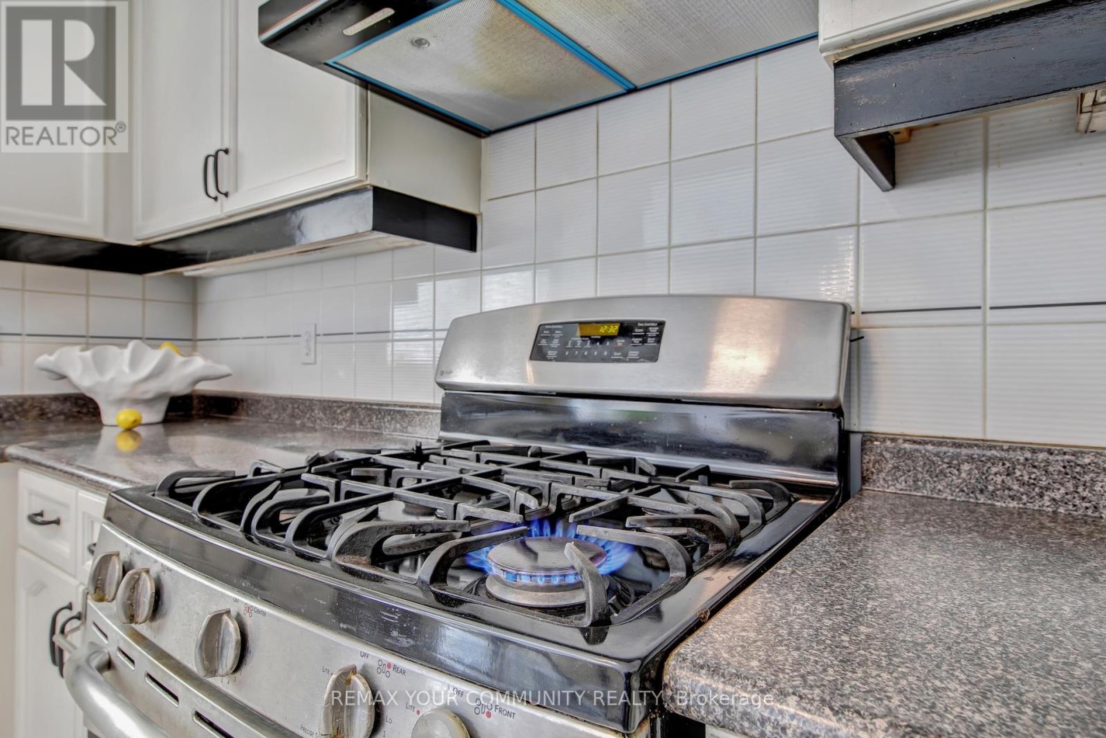 34 Leicester Road, Richmond Hill, Ontario  L4B 3V5 - Photo 14 - N13027764