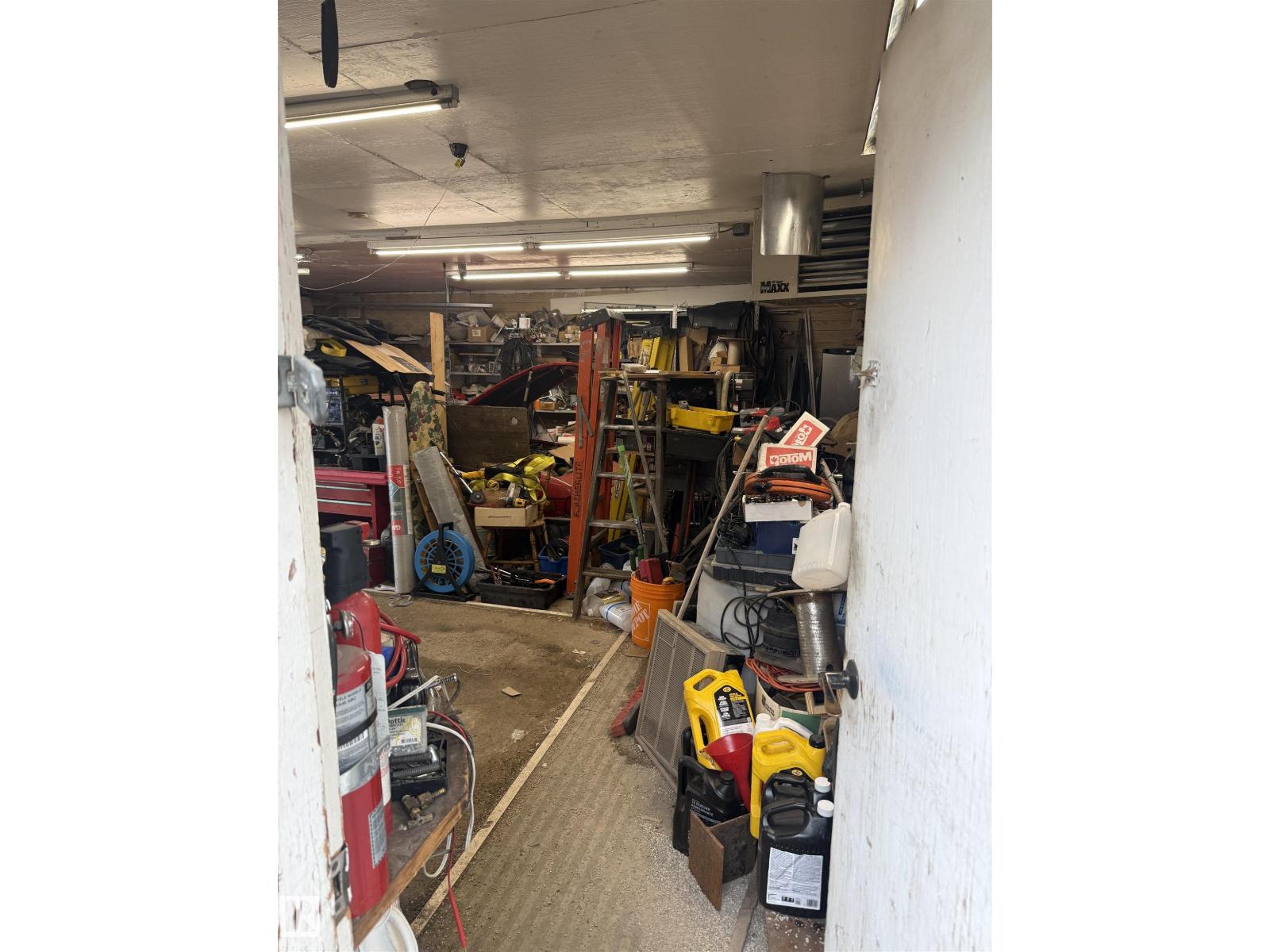 9216 169 St NW, Edmonton, Alberta  T5R 0A8 - Photo 3 - E4483389