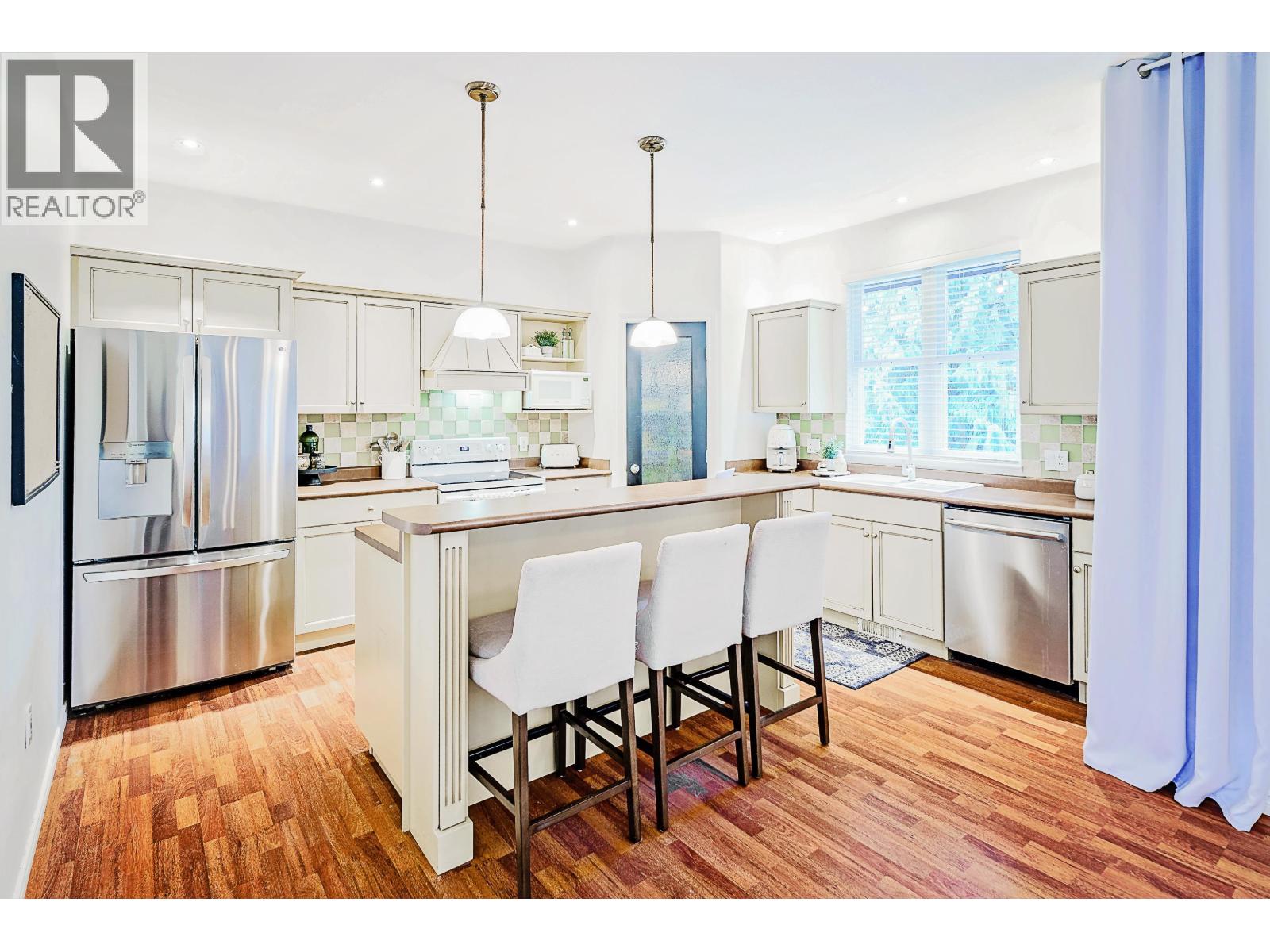 23346 133 Avenue, Maple Ridge, British Columbia  V4R 2W6 - Photo 6 - R3114390