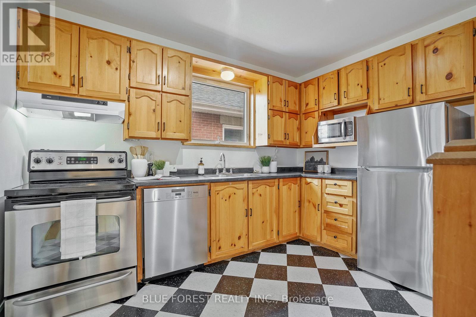 343 Emery Street E, London South, Ontario  N6C 2E4 - Photo 10 - X13027986