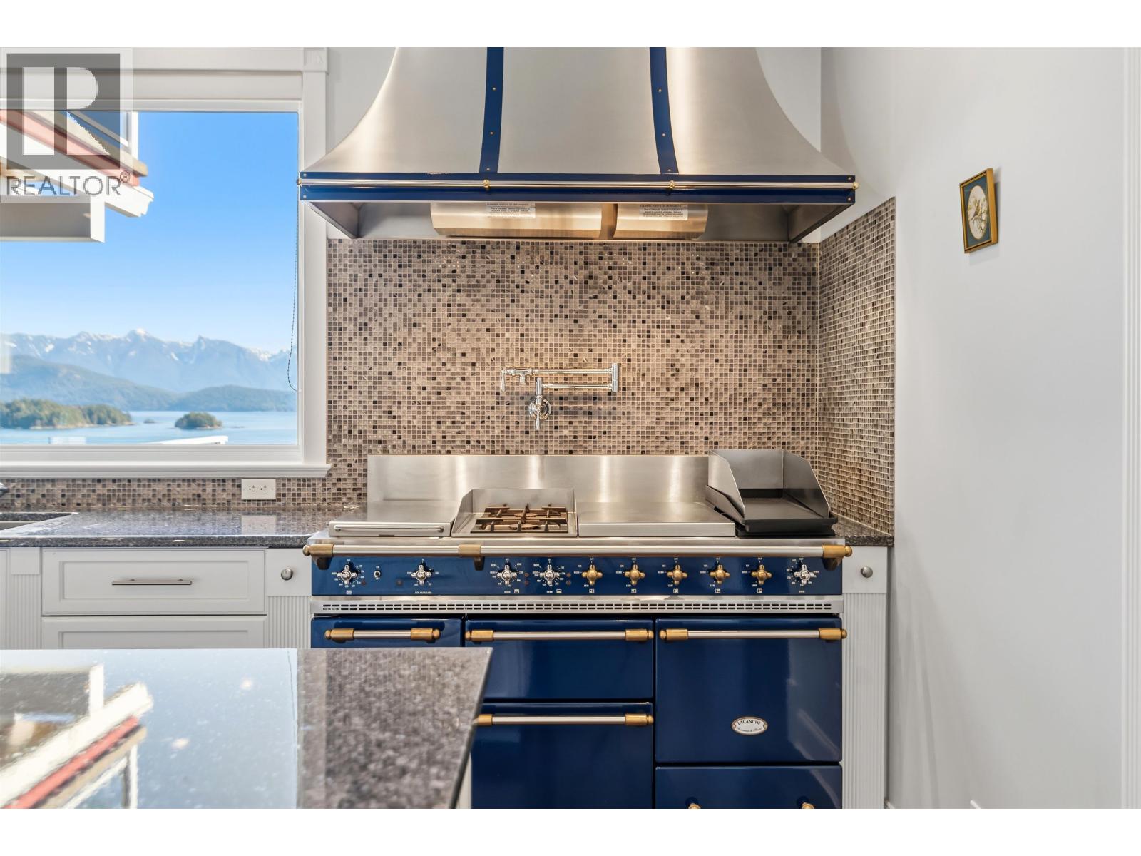 1128 Twin Isle Drive, Gibsons, British Columbia  V0N 1V1 - Photo 13 - R3101875