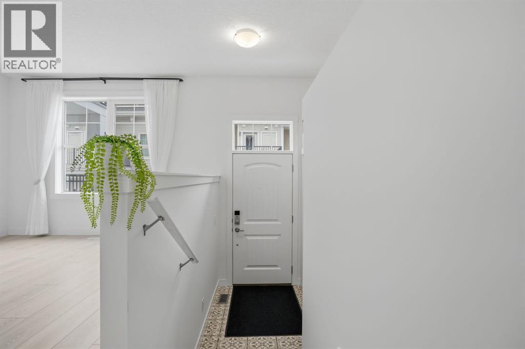 812 Cranbrook Walk SE, Calgary, Alberta  T3M 2V5 - Photo 7 - A2298479