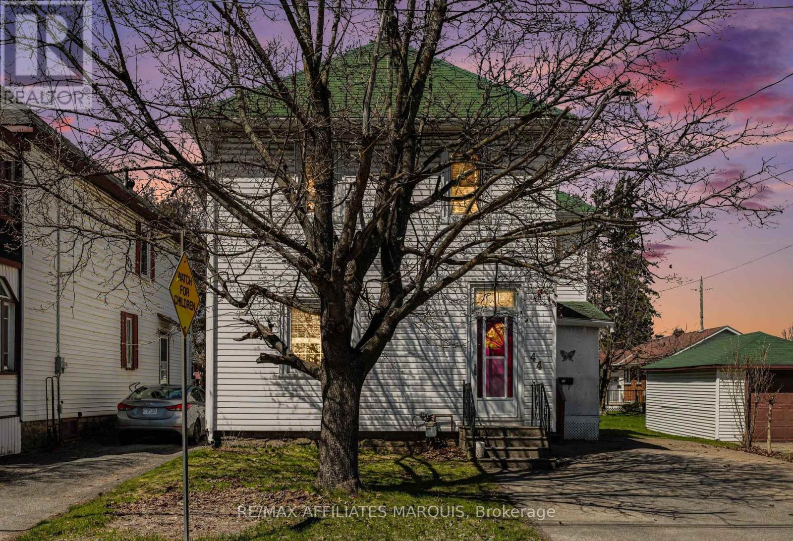 44 Cornelia Street E, Smiths Falls, Ontario  K7A 1L7 - Photo 2 - X13027974