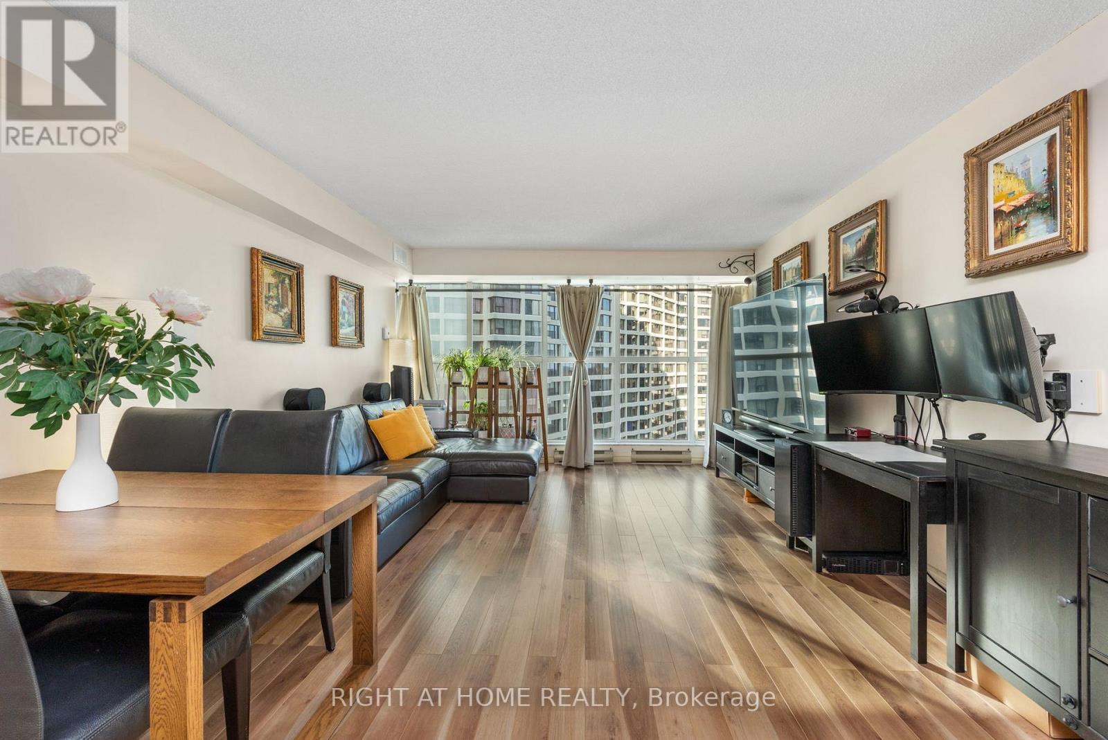 2306 - 77 Harbour Square, Toronto (Waterfront Communities), Ontario  M5J 2S2 - Photo 4 - C13027980