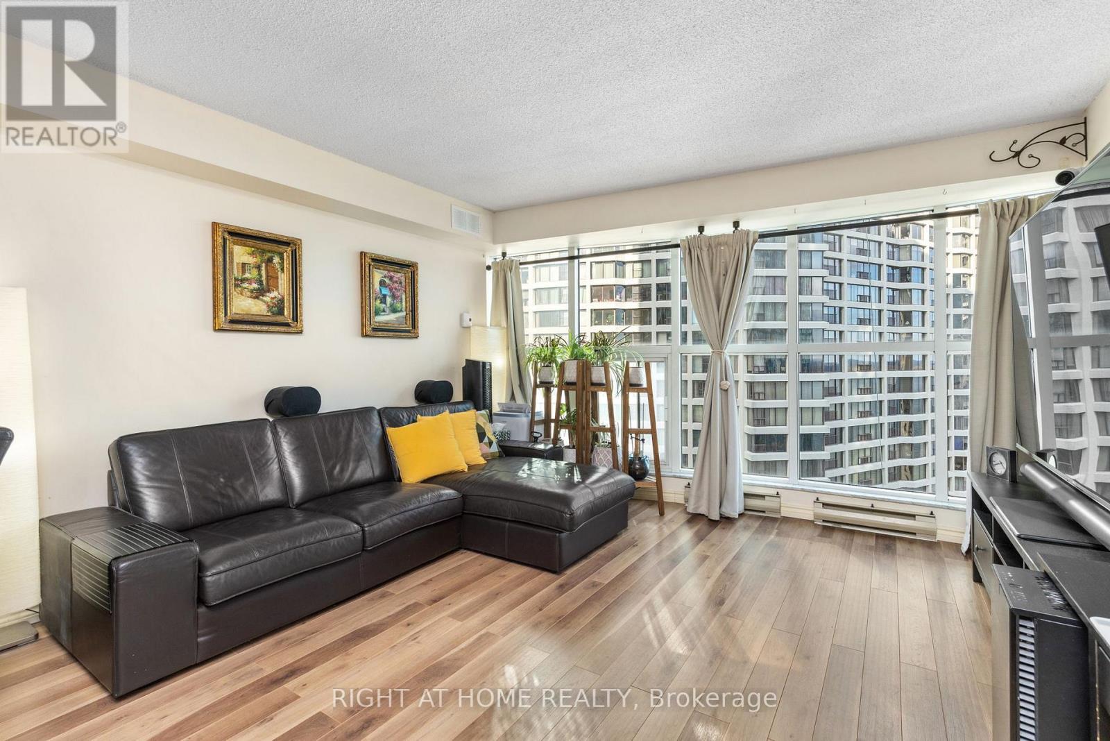 2306 - 77 Harbour Square, Toronto (Waterfront Communities), Ontario  M5J 2S2 - Photo 7 - C13027980